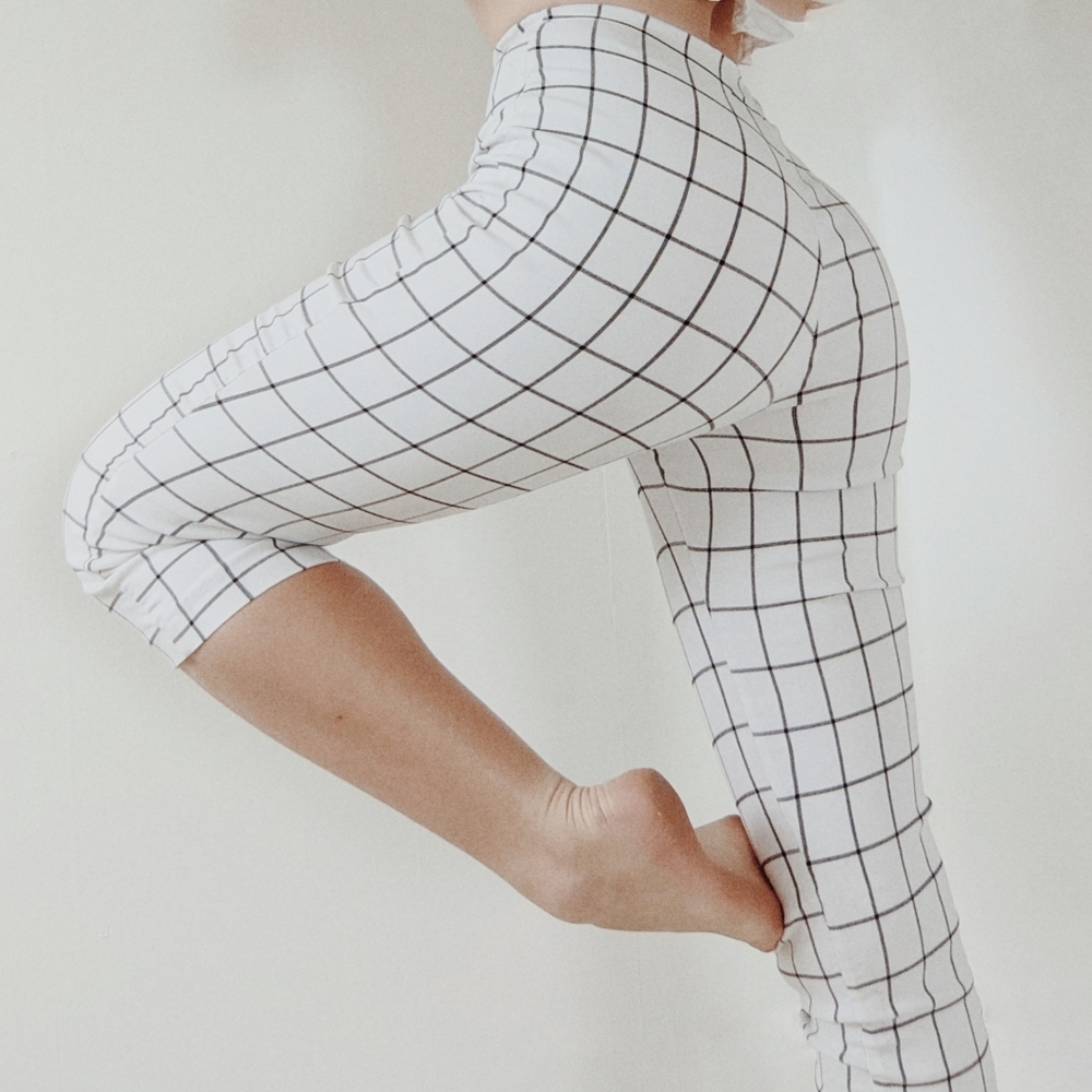 b&w grid capris